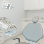 Sillón de clínica dental moderno con instrumental odontológico en ambiente limpio y profesional